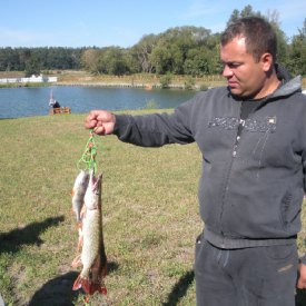 рыбалка на озере на блесну